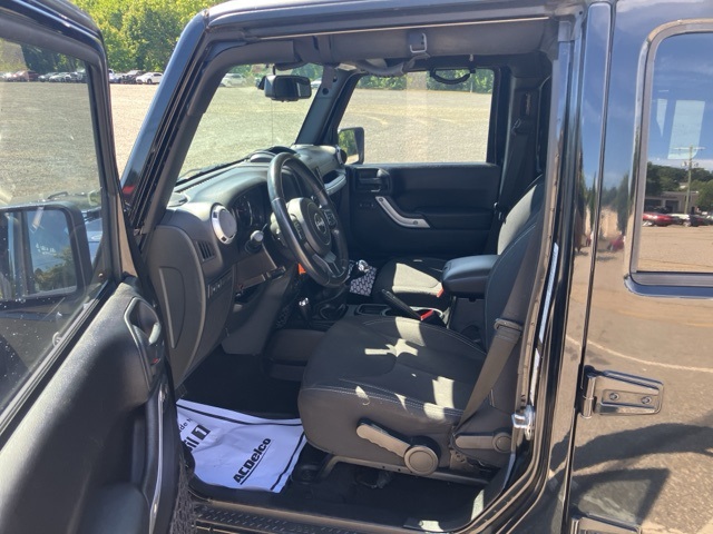 2015 Jeep Wrangler Unlimited Rubicon photo 18