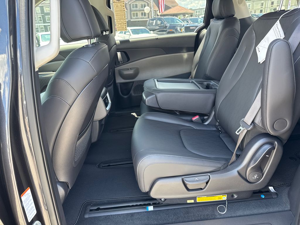 2025 Kia Carnival EX photo 18