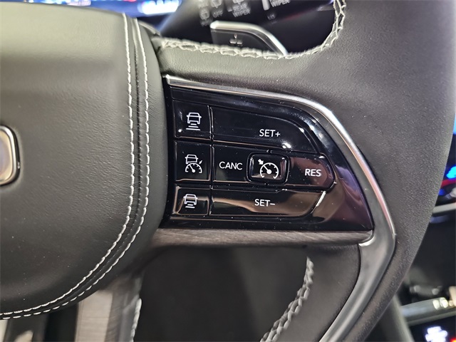 2025 Jeep Grand Cherokee Overland photo 12