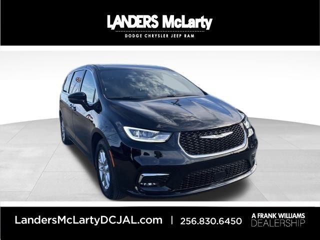 2026 Chrysler Pacifica Select's photo