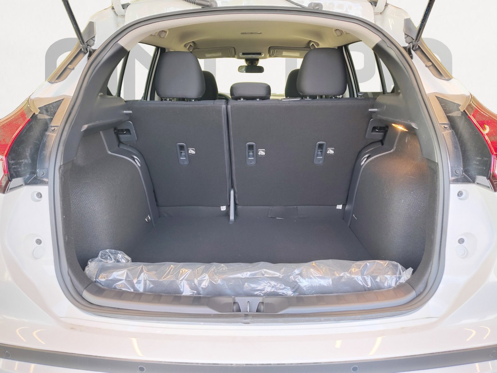 2025 Nissan Kicks Play S photo 12