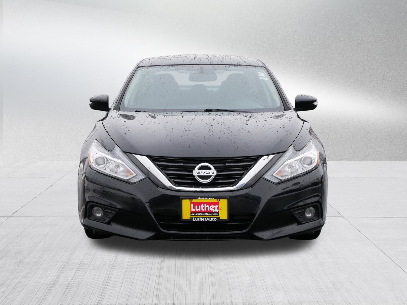 Used 2017 Nissan Altima SV with VIN 1N4AL3AP8HC150110 for sale in Hopkins, Minnesota