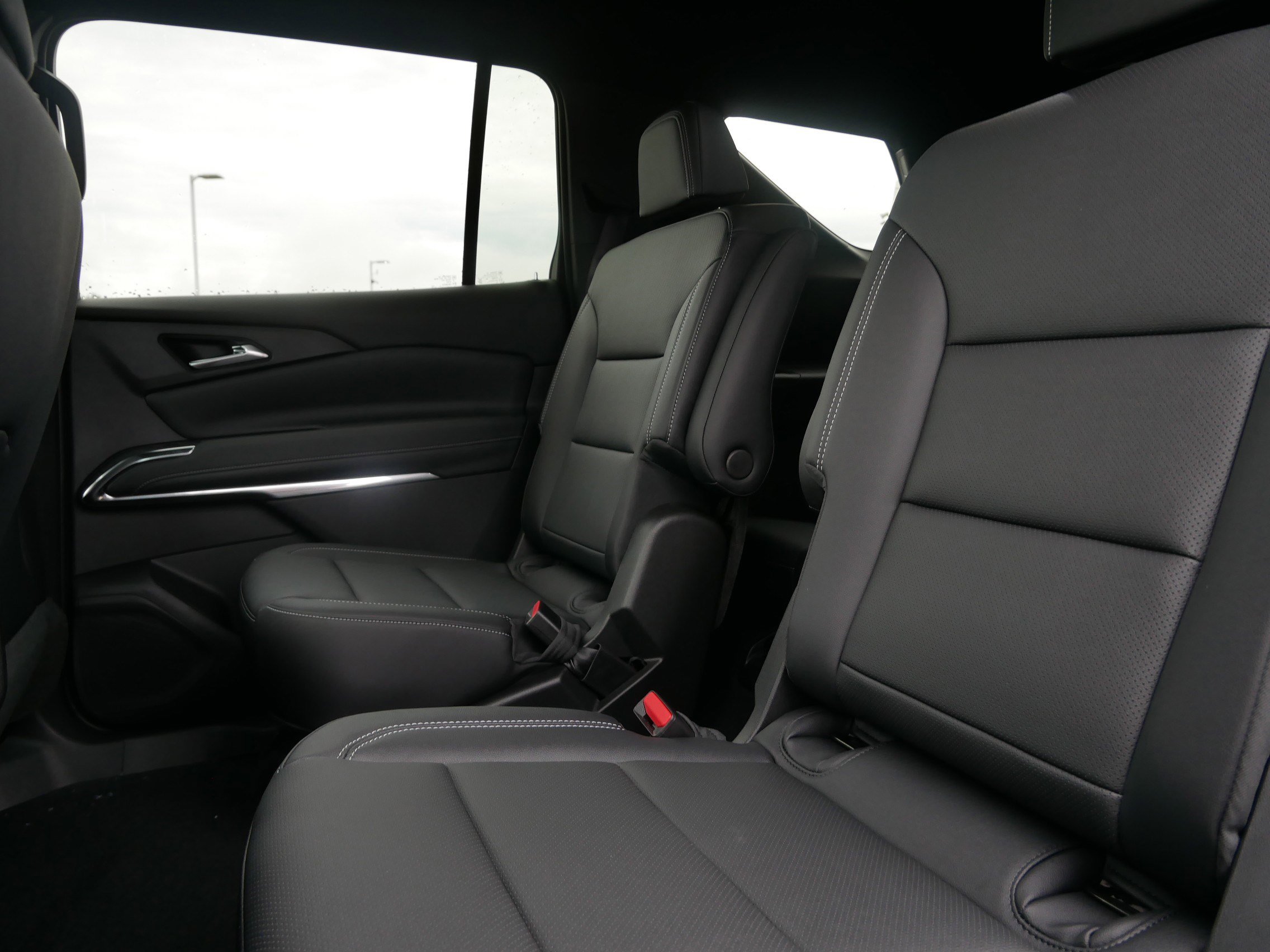 2026 Chevrolet Traverse photo 3