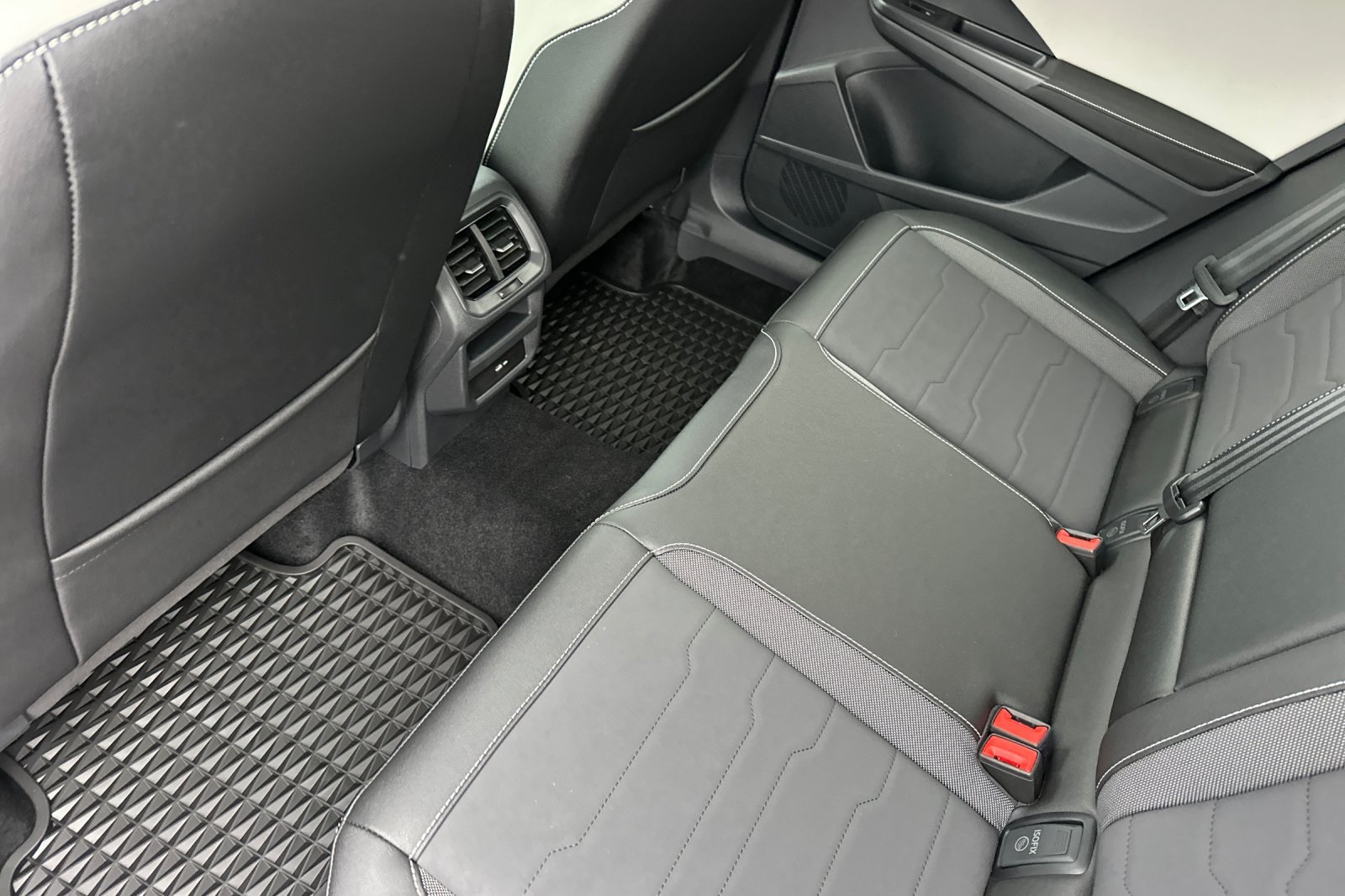 2025 Volkswagen Taos SE photo 11