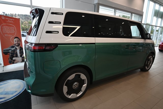 2025 Volkswagen ID. Buzz Pro Plus photo 11
