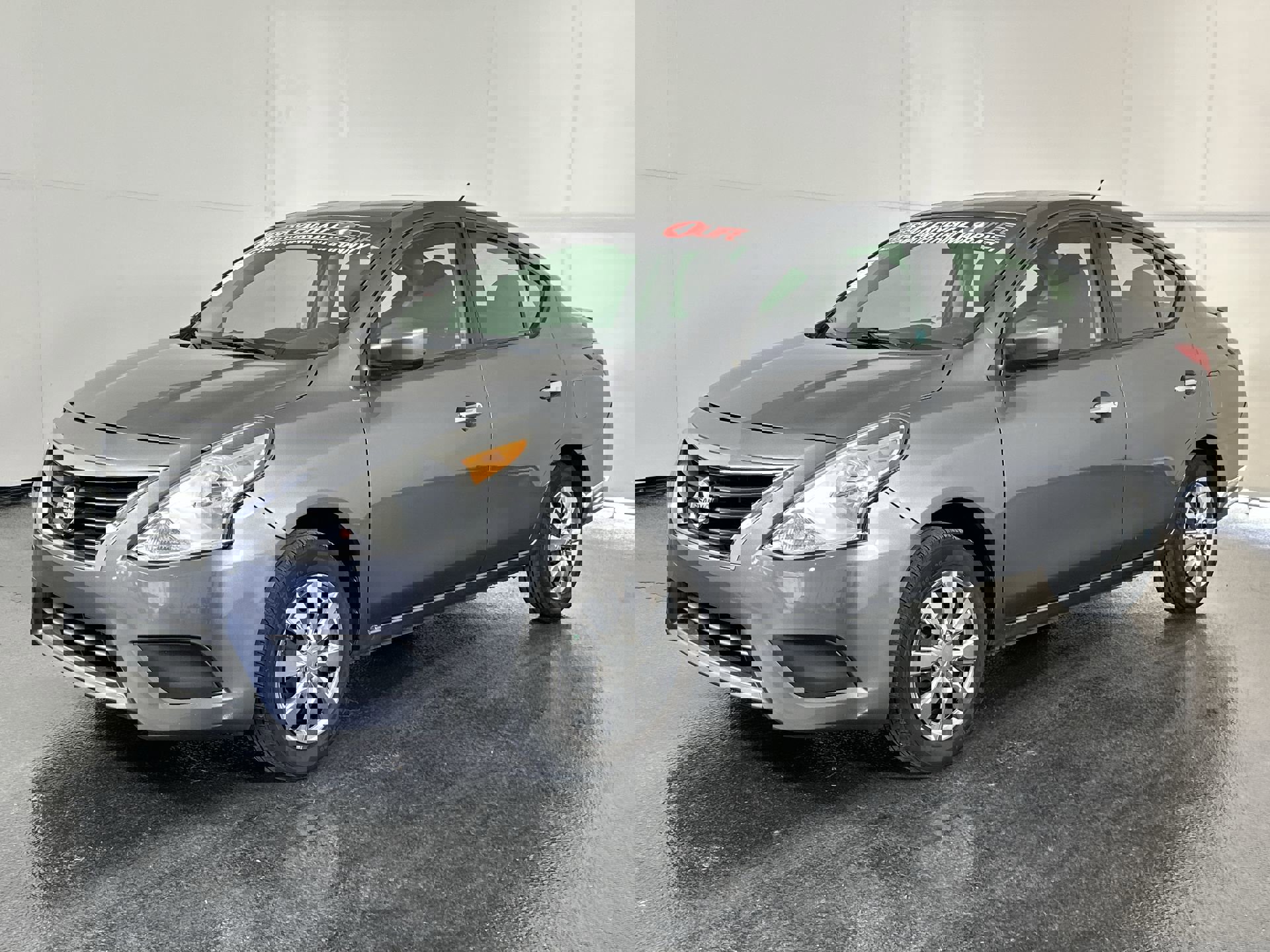 2019 Nissan Versa SV photo 3