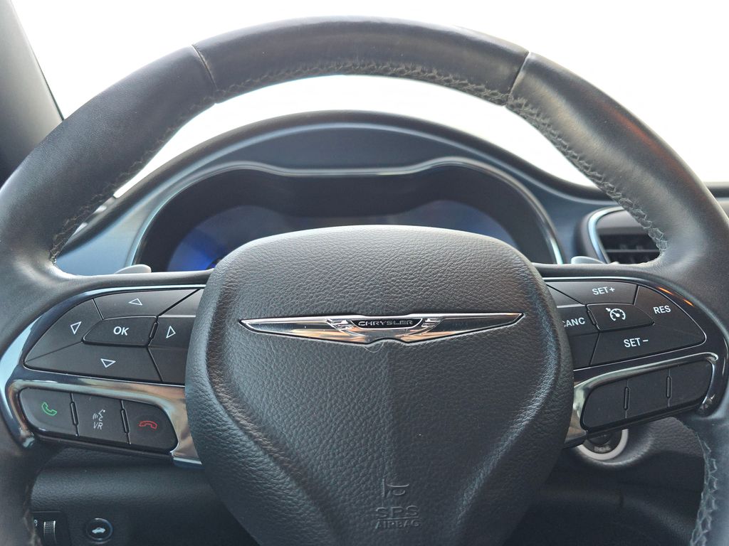 2015 Chrysler 200 S photo 19