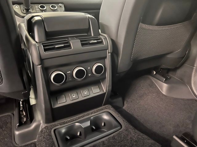 2025 Land Rover Defender 130 X-Dynamic SE photo 15