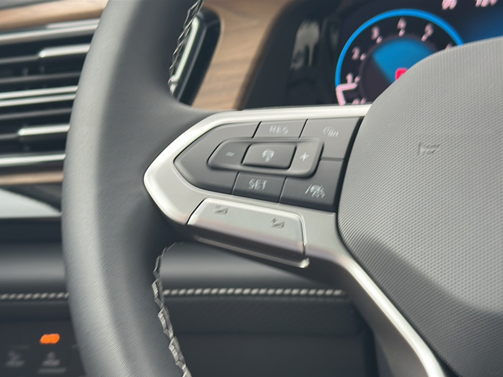 2025 Volkswagen Atlas SE Technology photo 10