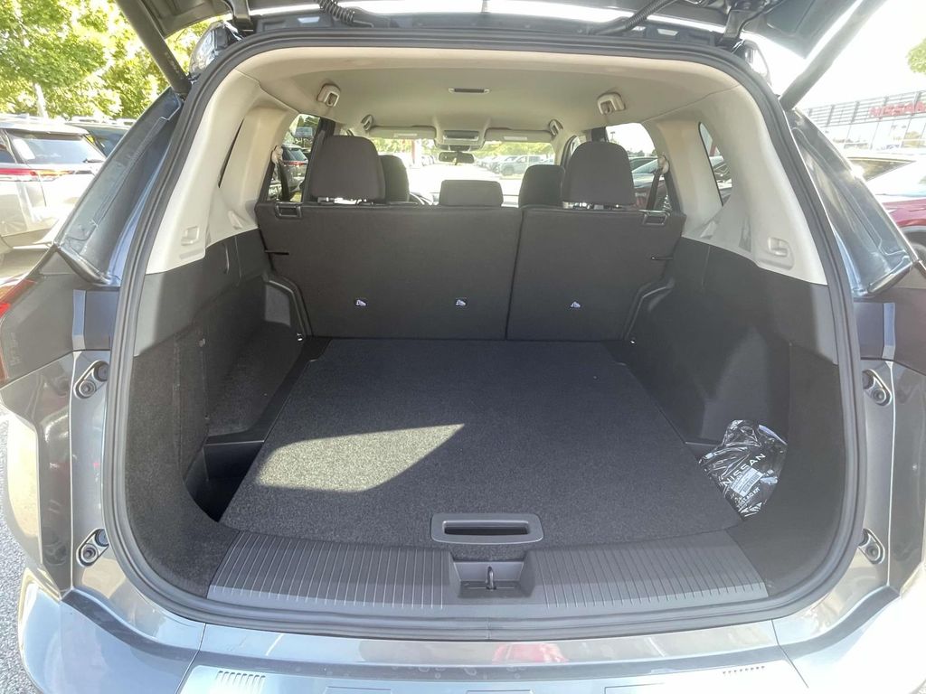 2026 Nissan Rogue SV photo 8