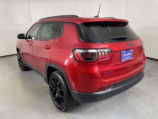 2026 Jeep Compass Latitude Altitude photo 3