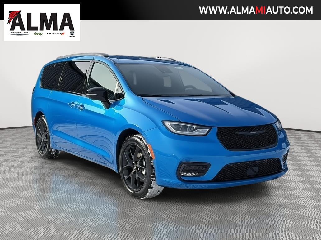 2026 Chrysler Pacifica Select's photo