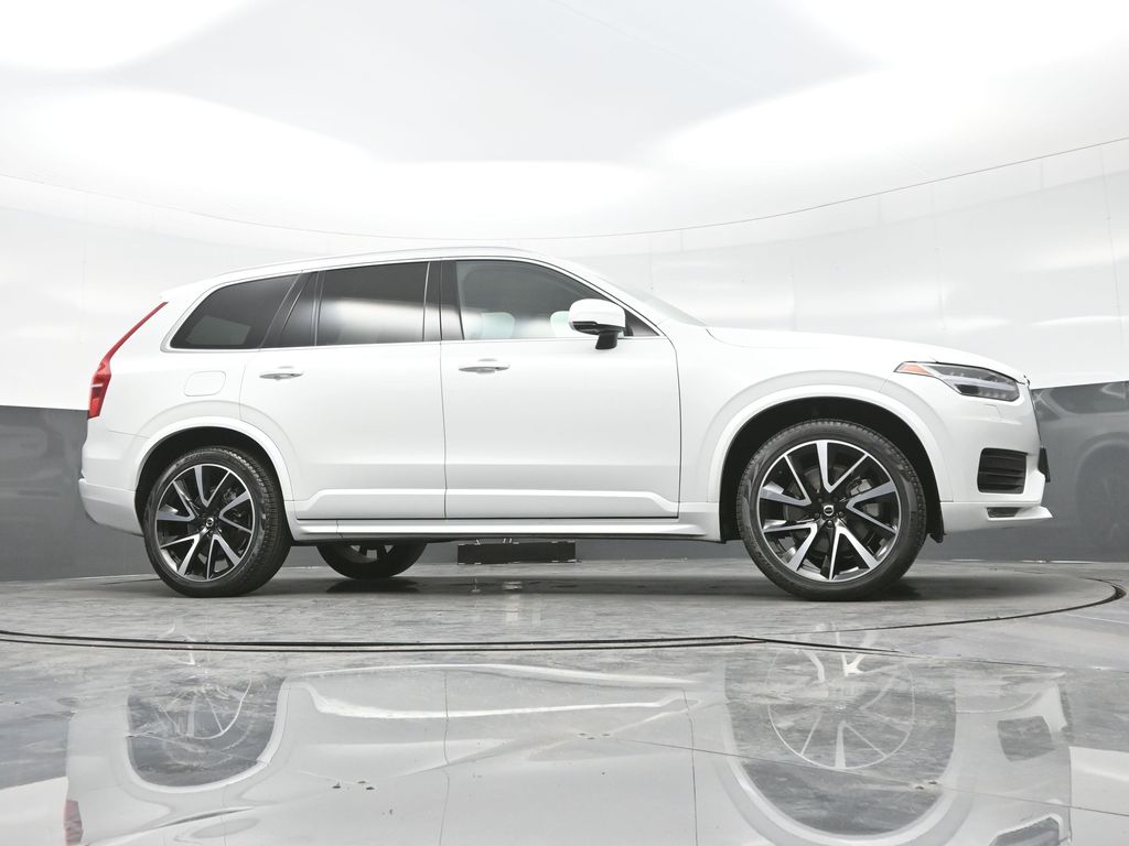 2022 Volvo XC90 T6 Momentum photo 23