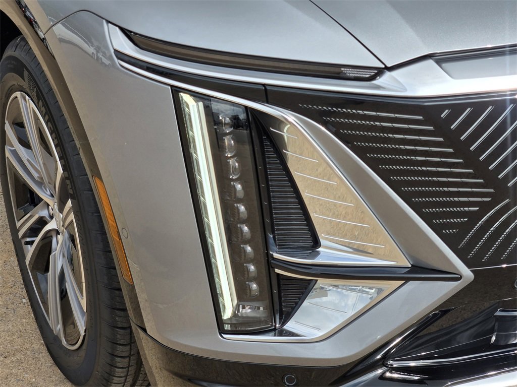 2025 Cadillac Lyriq Luxury photo 9