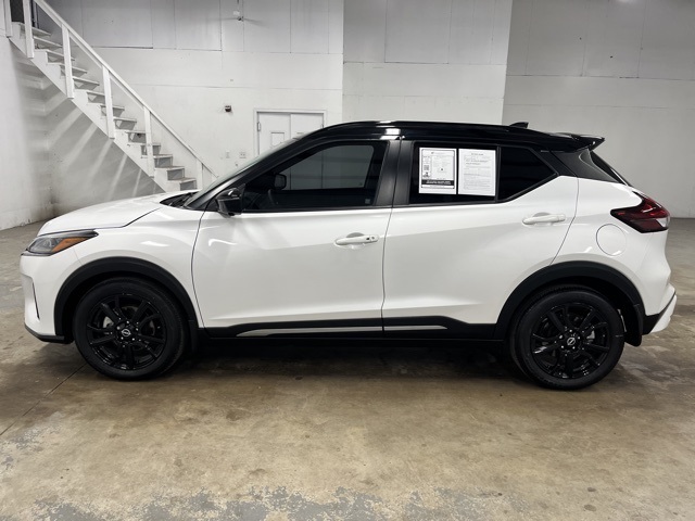 2024 Nissan Kicks SR photo 3