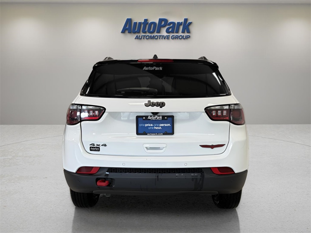 2024 Jeep Compass Trailhawk photo 2