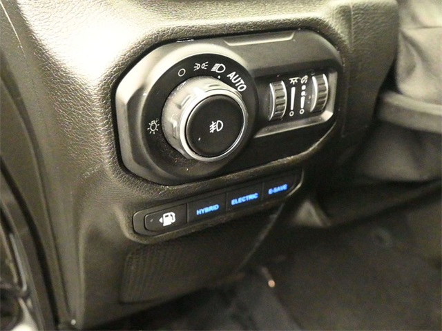 2021 Jeep Wrangler Unlimited Sahara 4xe photo 13