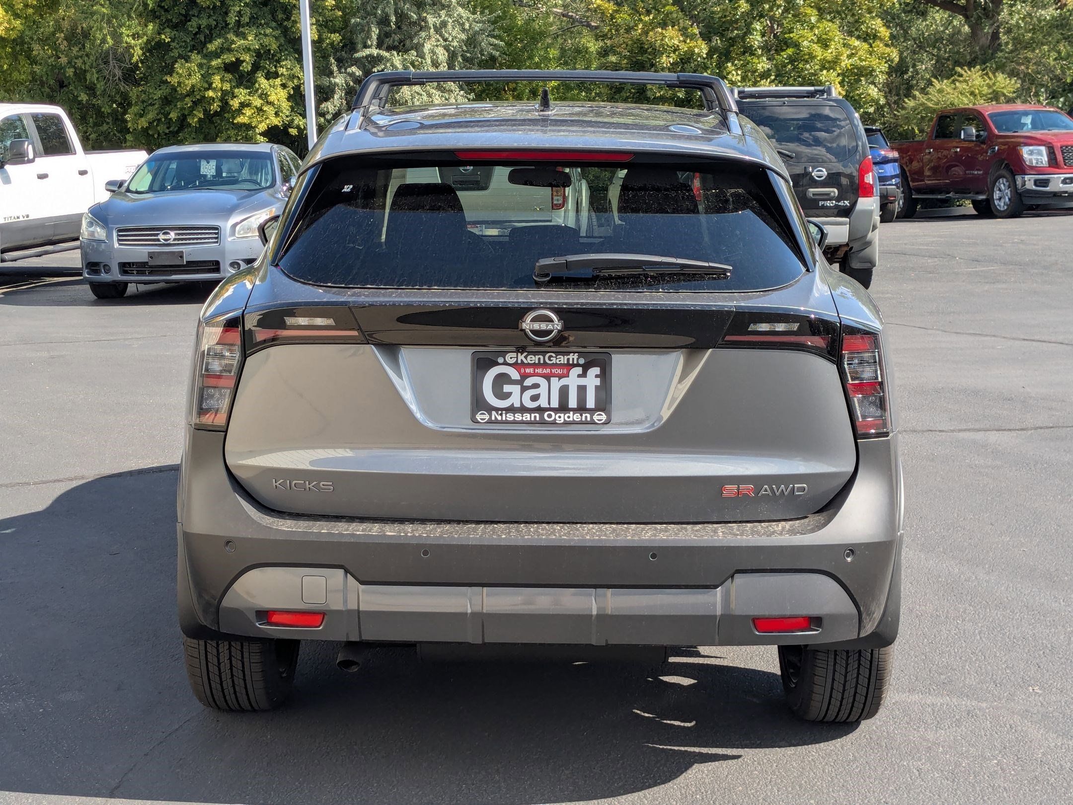 2026 Nissan Kicks SR photo 4