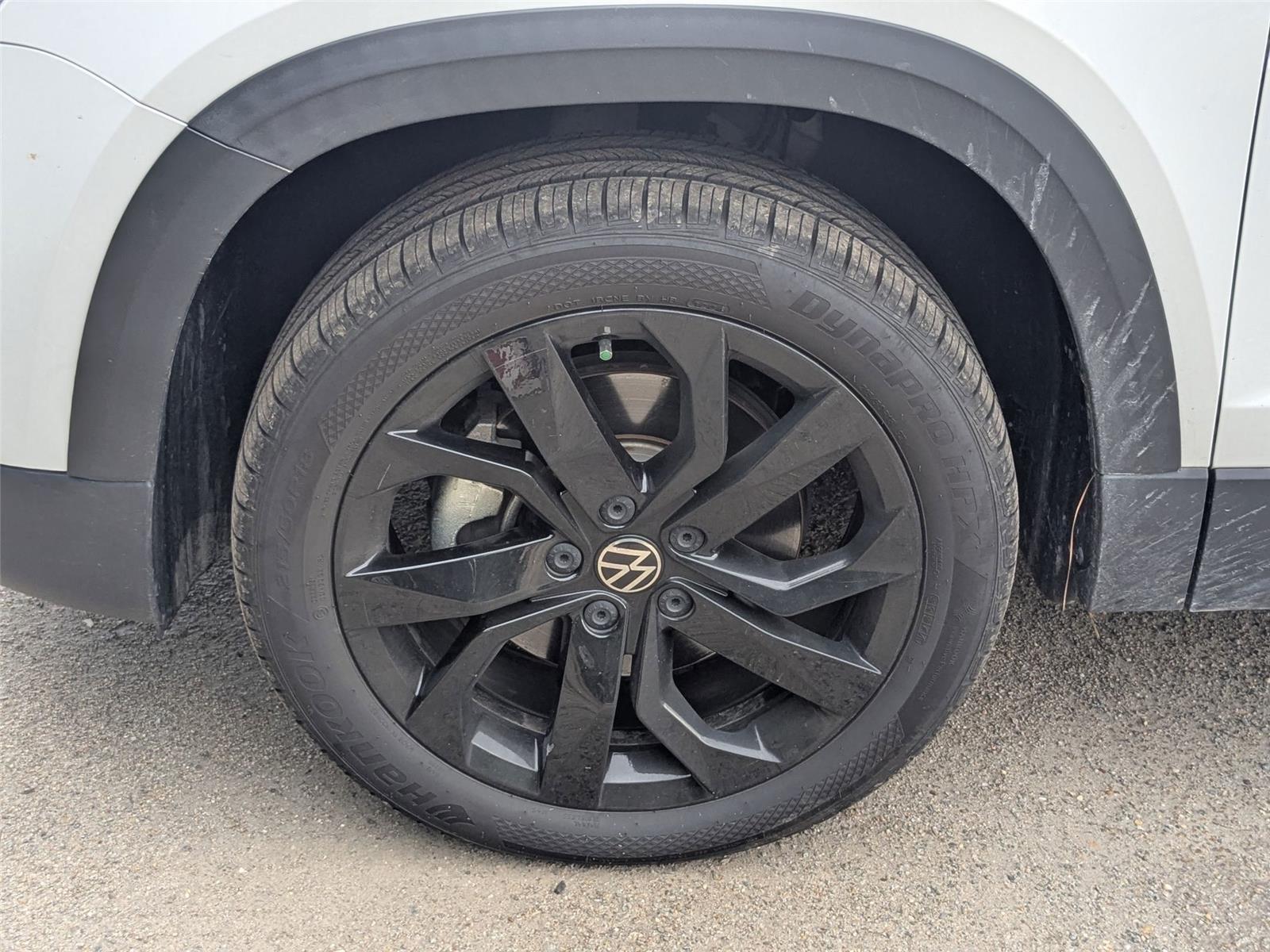 2022 Volkswagen Taos SEL photo 2