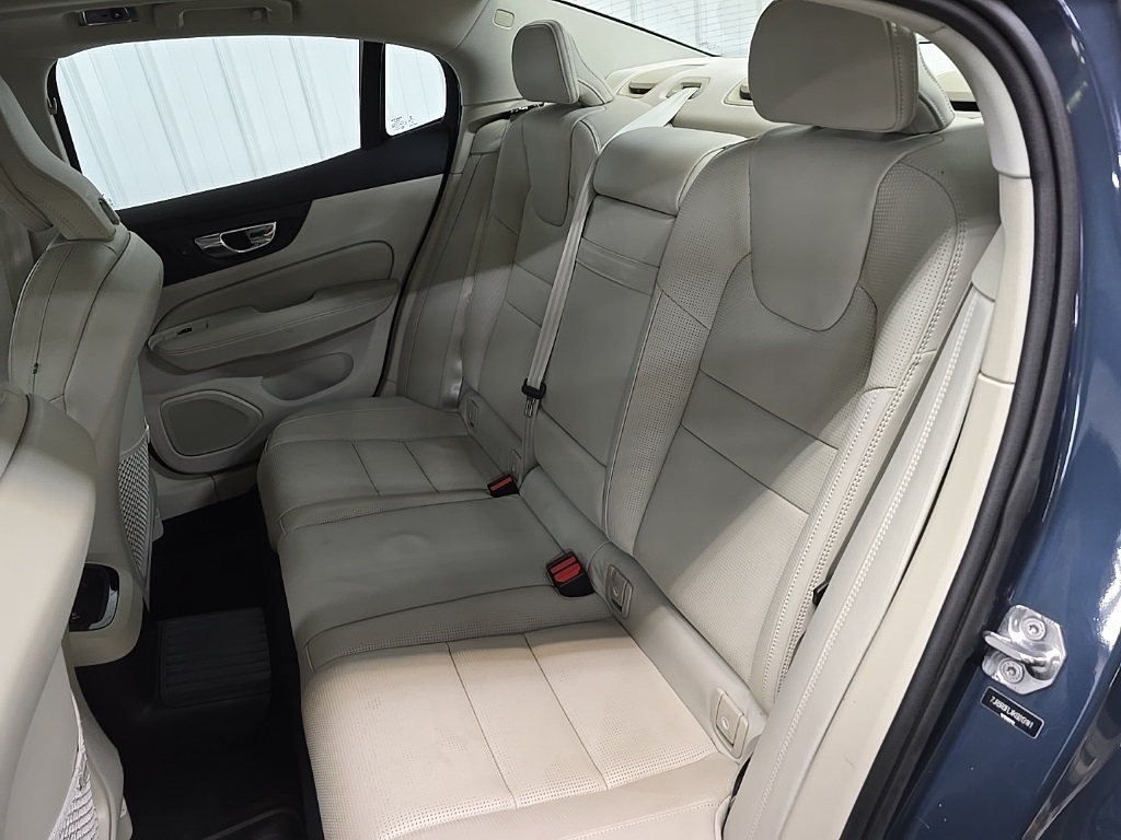 2019 Volvo S60 T8 Inscription photo 31