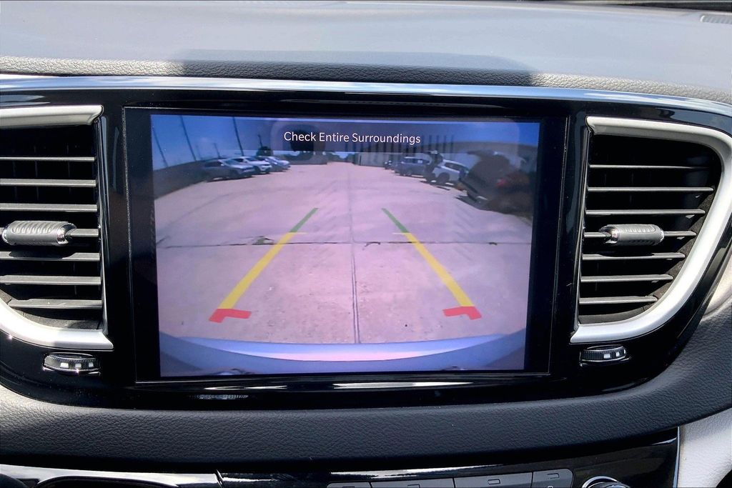 2024 Chrysler Pacifica Touring L photo 15