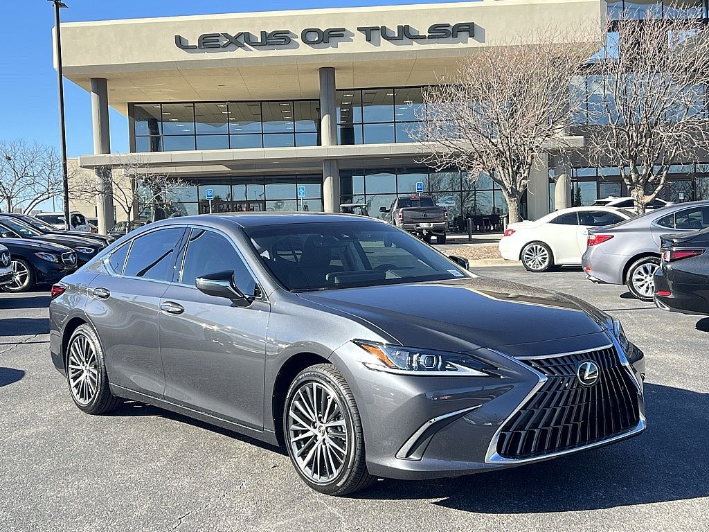 2025 Lexus ES 350's photo
