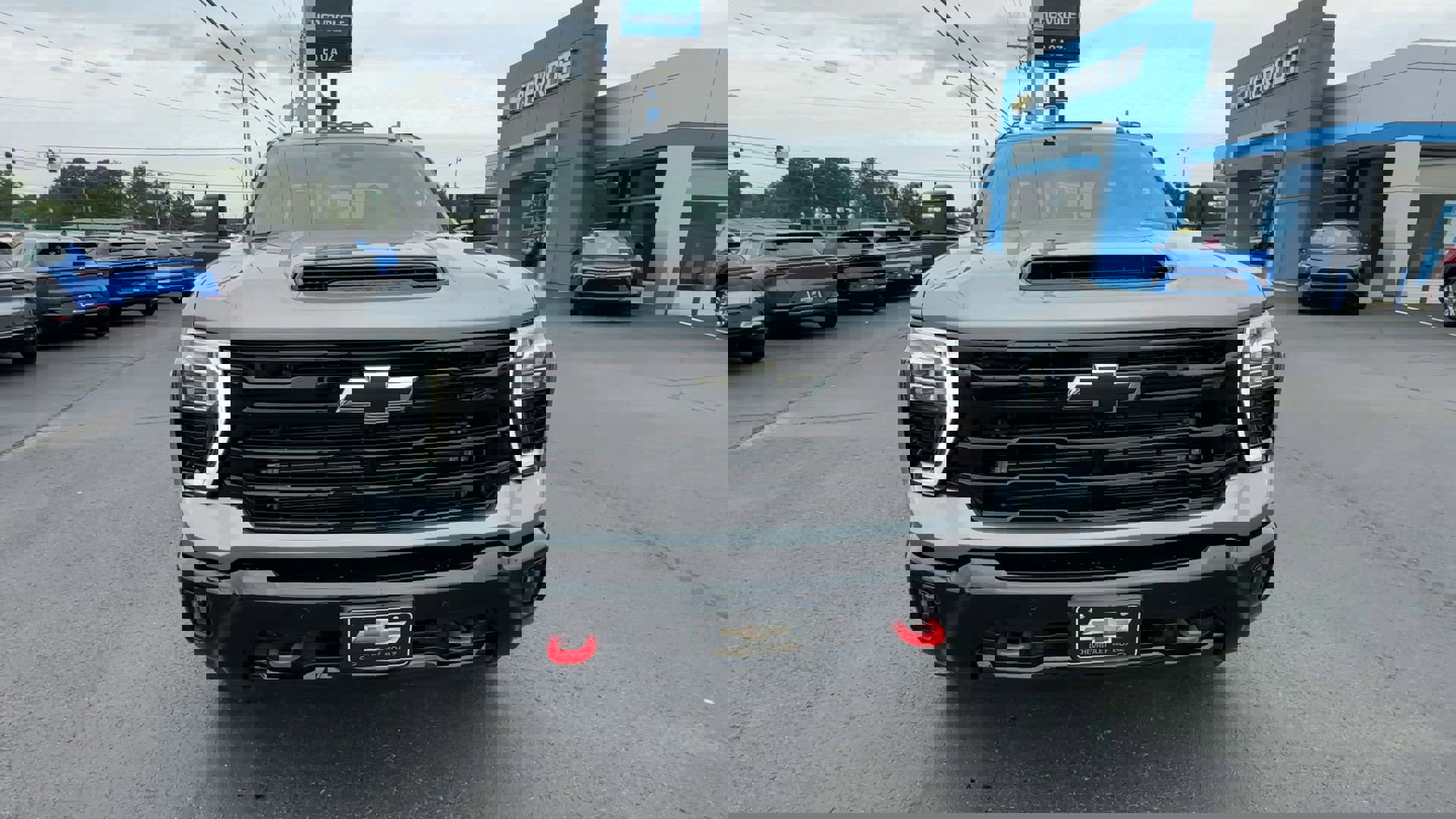 2025 Chevrolet Silverado 2500HD LT photo 2