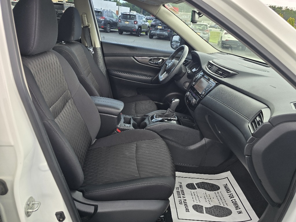2020 Nissan Rogue SV photo 11
