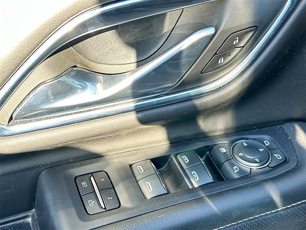 2023 Chevrolet Suburban Premier photo 14