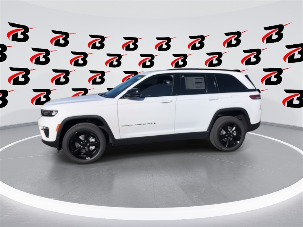 2025 Jeep Grand Cherokee Laredo photo 3