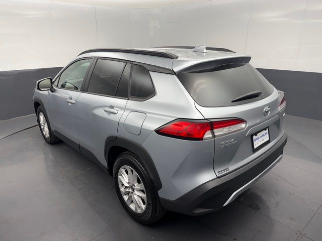 2024 Toyota Corolla Cross LE photo 2