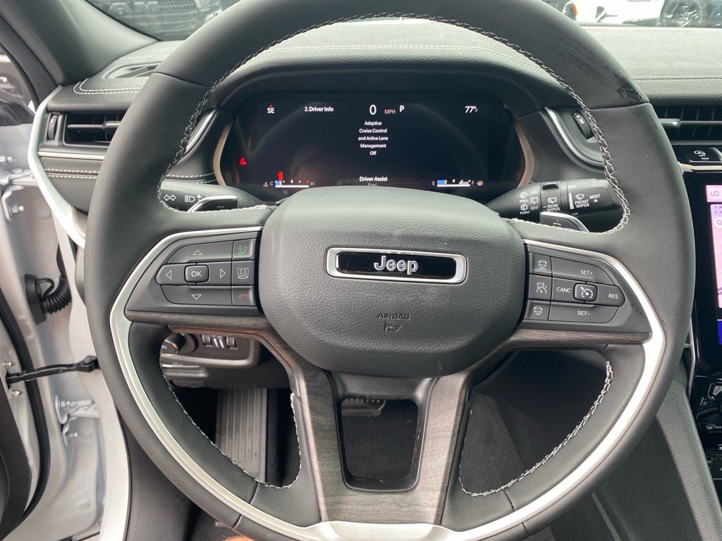 2025 Jeep Grand Cherokee Limited photo 4