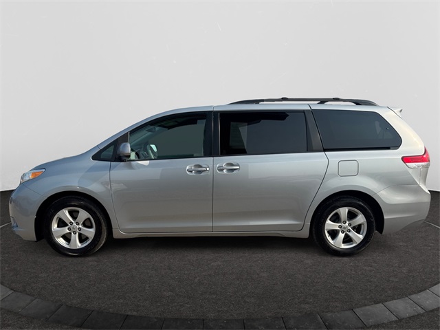 Used 2014 Toyota Sienna LE with VIN 5TDKK3DC4ES431423 for sale in North Olmsted, OH