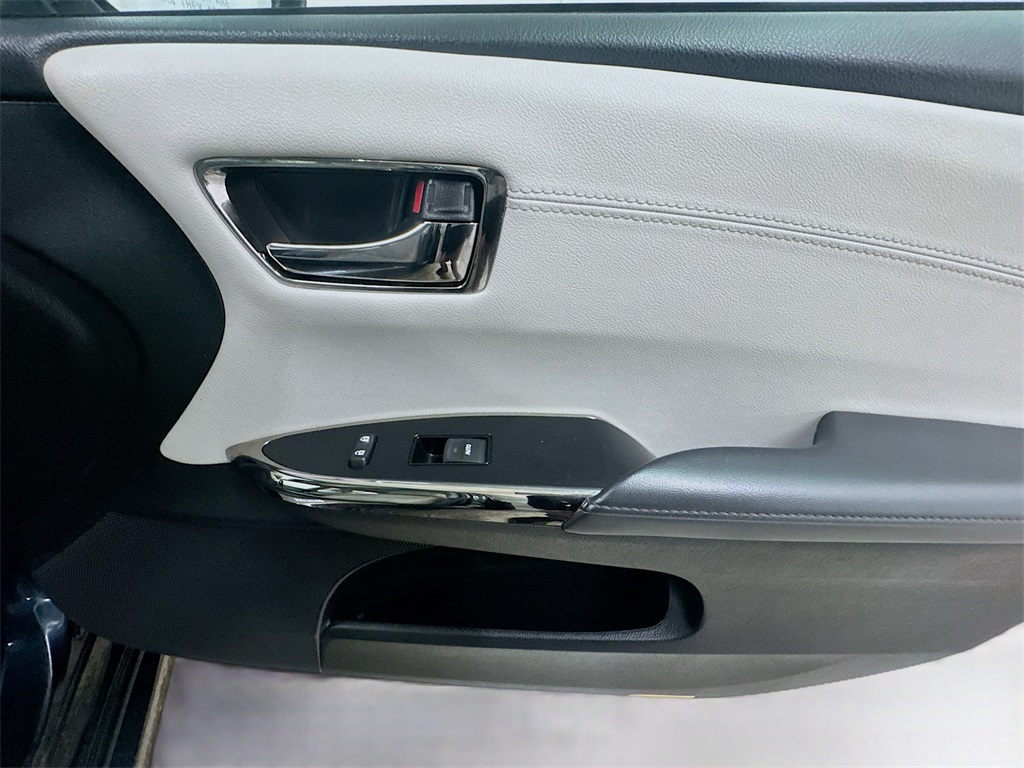 2016 Toyota Avalon XLE Premium photo 26