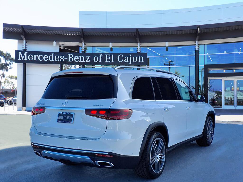 2026 Mercedes Benz GLS 450 4MATIC photo 3