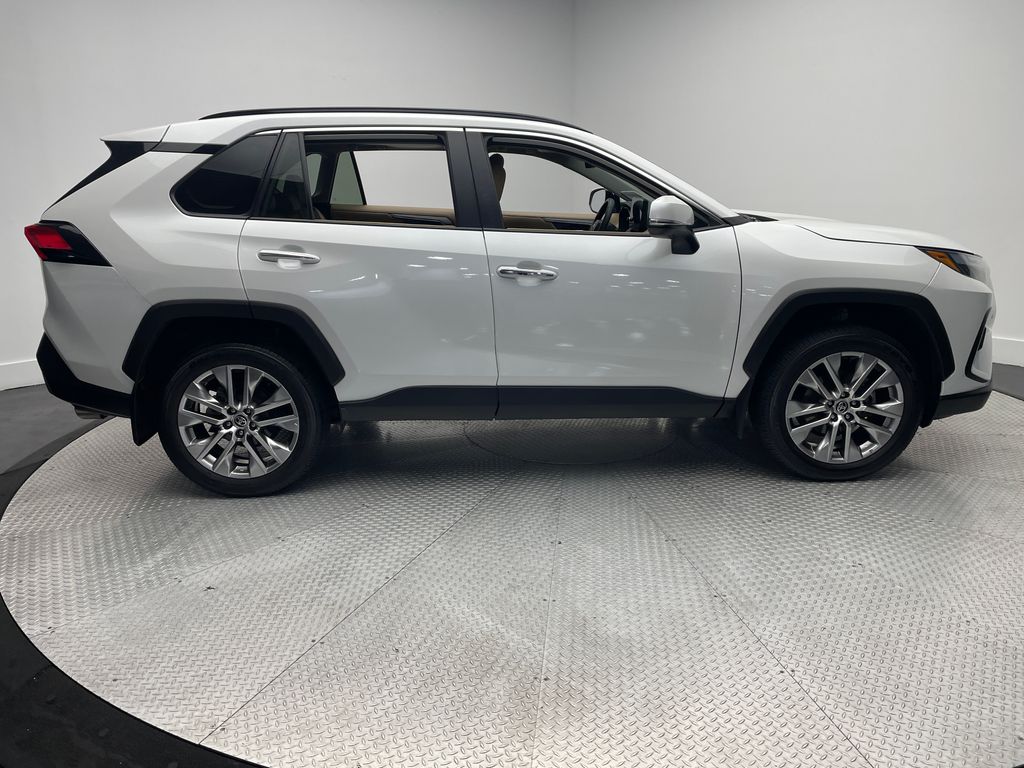 2023 Toyota RAV4 Limited photo 4