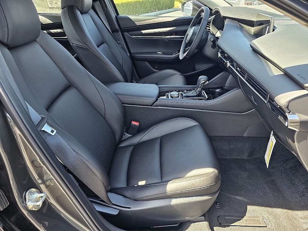 2025 Mazda Mazda3 2.5 s Preferred photo 3