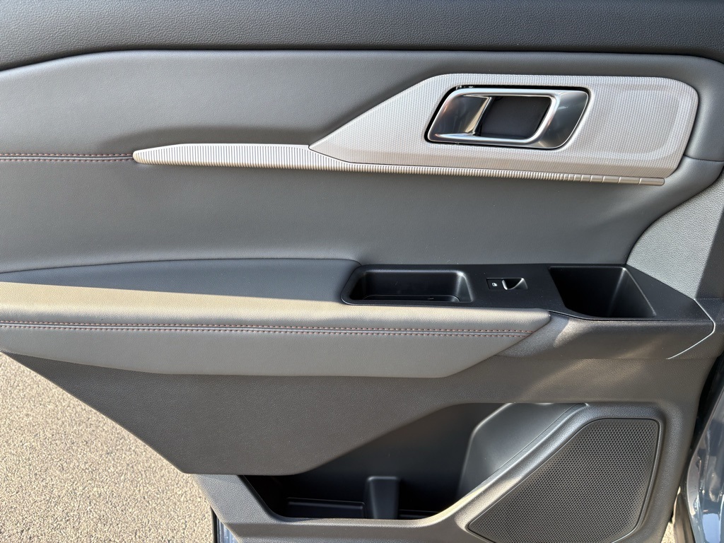 2025 Ford Explorer photo 25