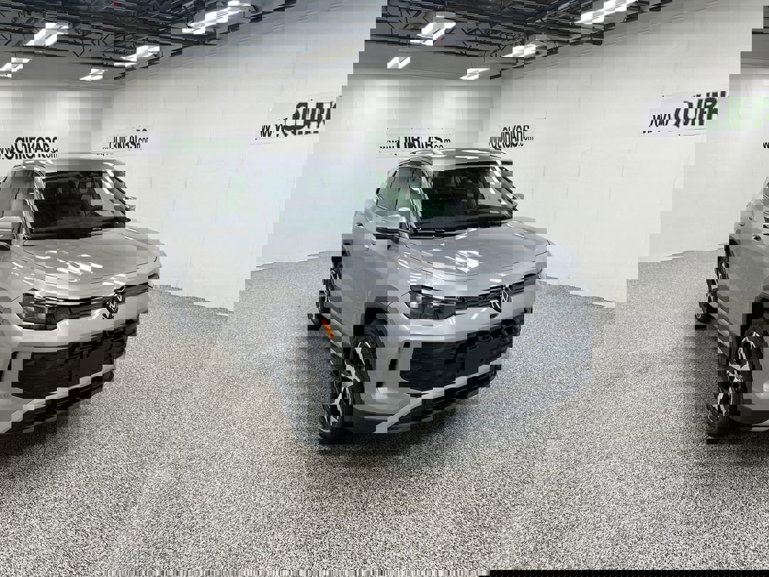 2025 Volkswagen Tiguan SE's photo