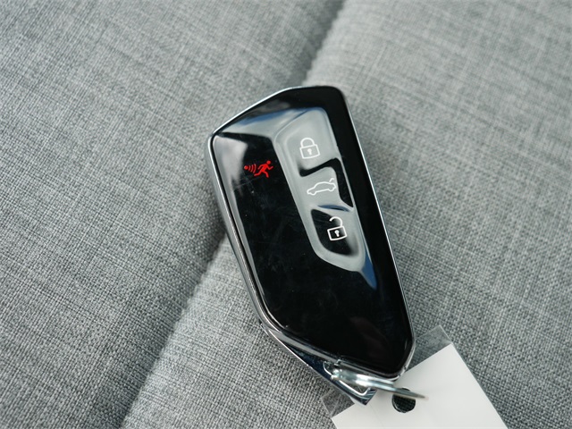 2024 Volkswagen ID.4 Standard photo 32