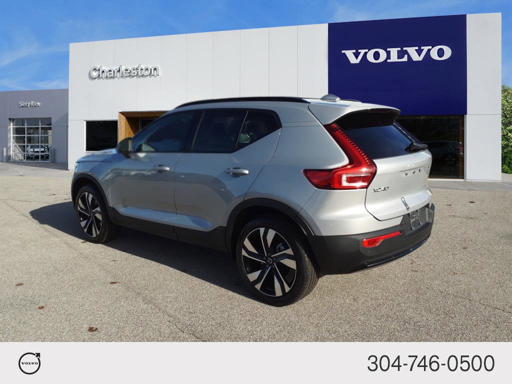 2025 Volvo XC40 photo 5