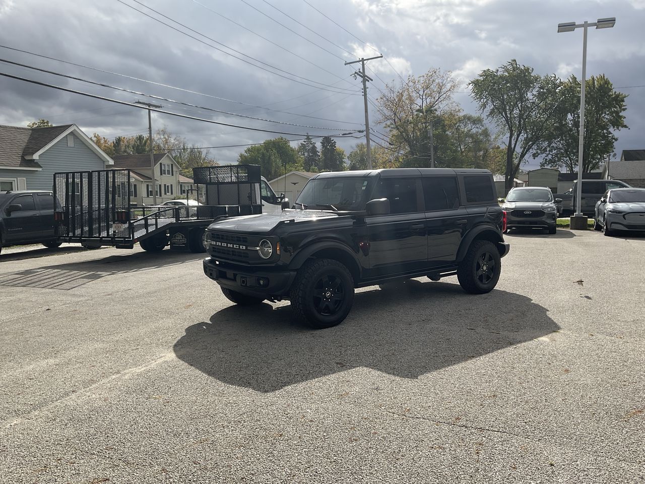 2024 Ford Bronco 4-Door Black Diamond's photo
