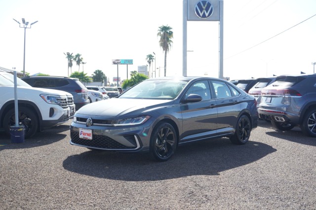 2025 Volkswagen Jetta SE's photo