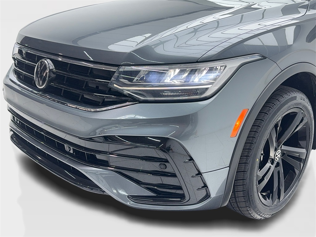 2023 Volkswagen Tiguan SE R-Line Black photo 3