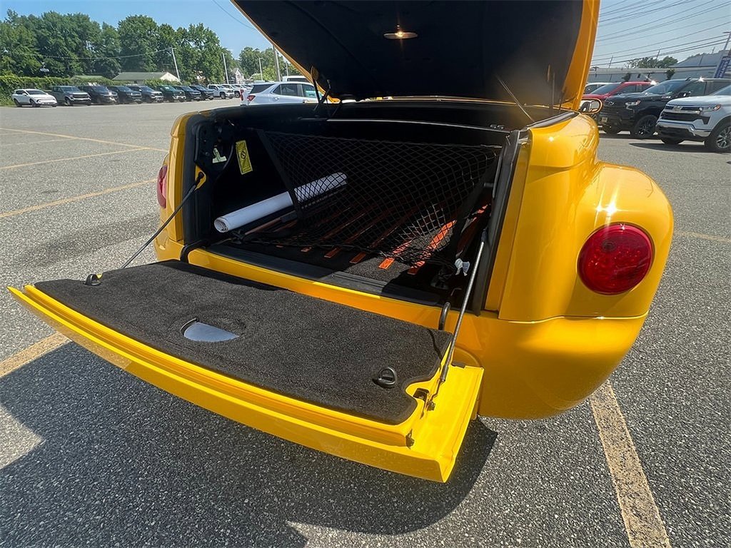 2005 Chevrolet SSR Base photo 20