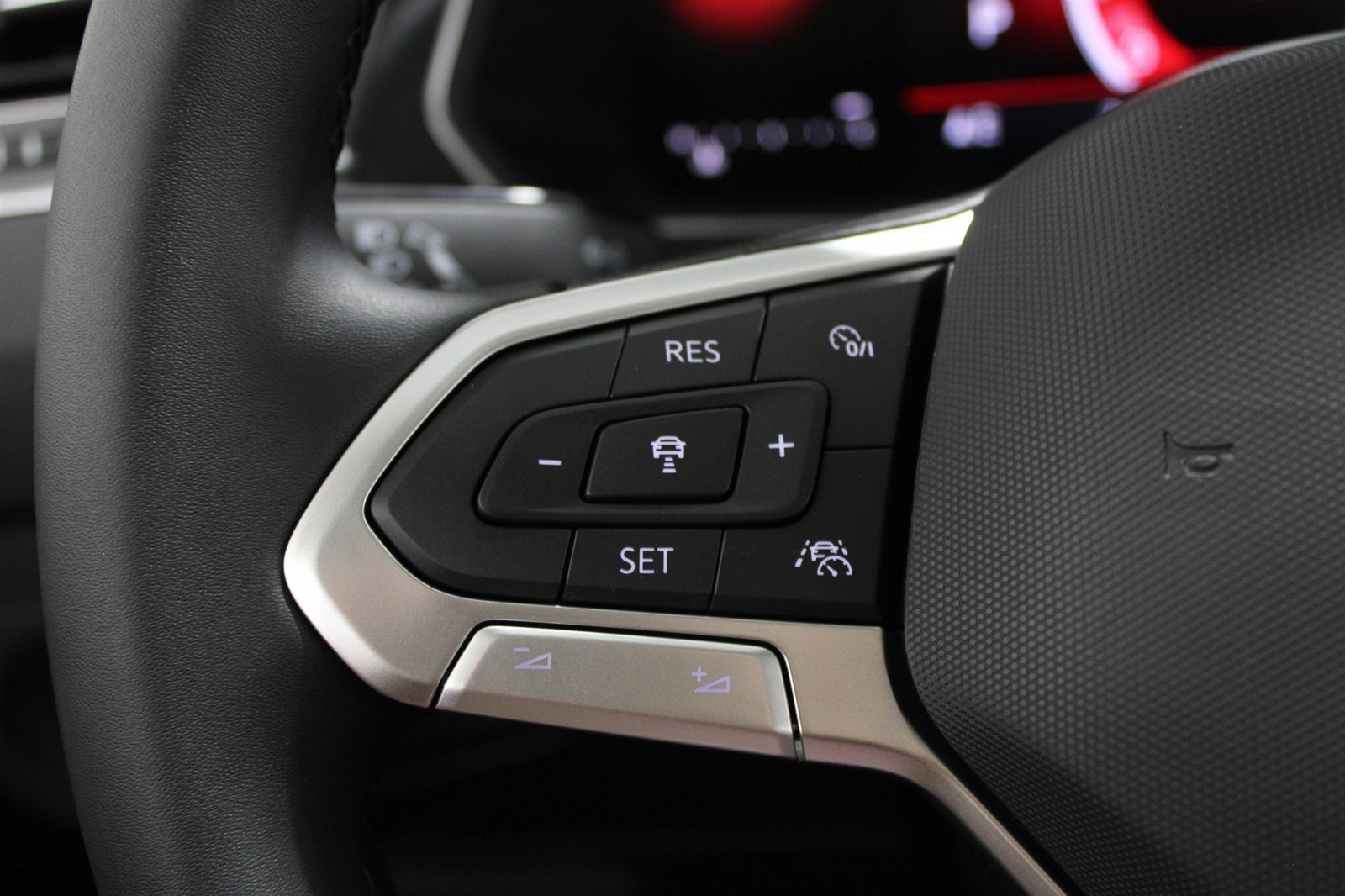 2024 Volkswagen Tiguan Wolfsburg Edition photo 9