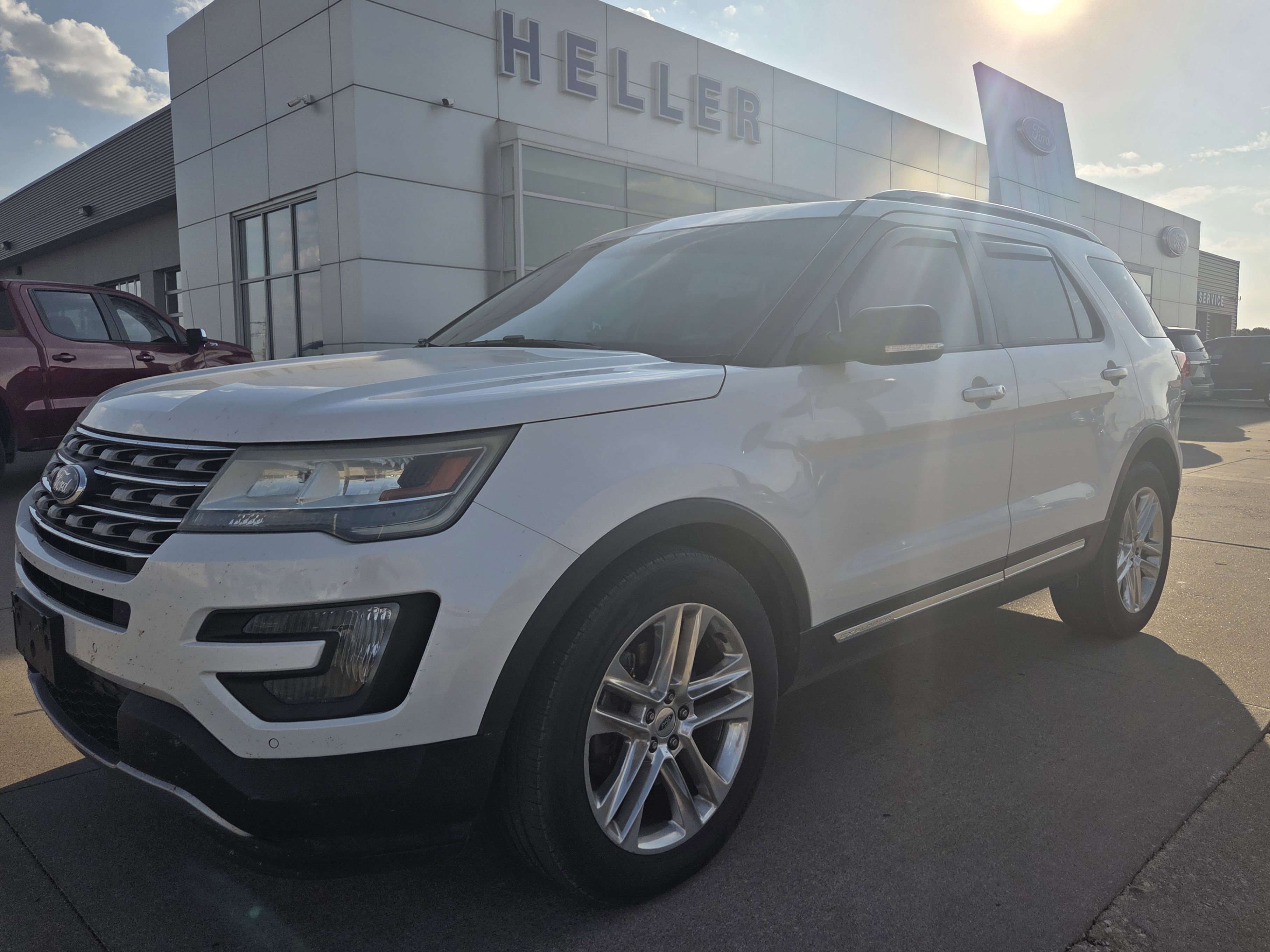 2016 Ford Explorer XLT photo 2