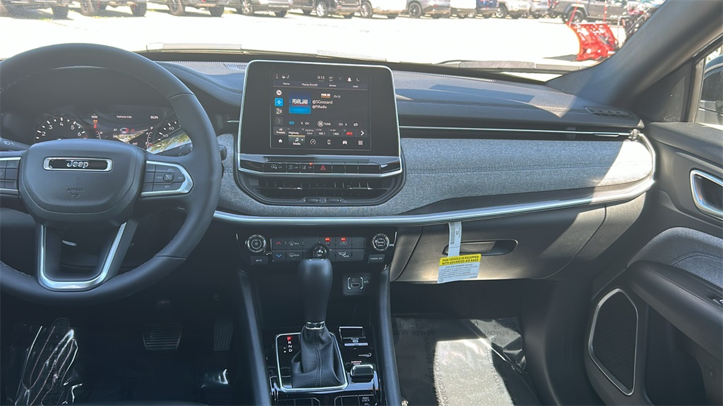 2025 Jeep Compass Latitude photo 38