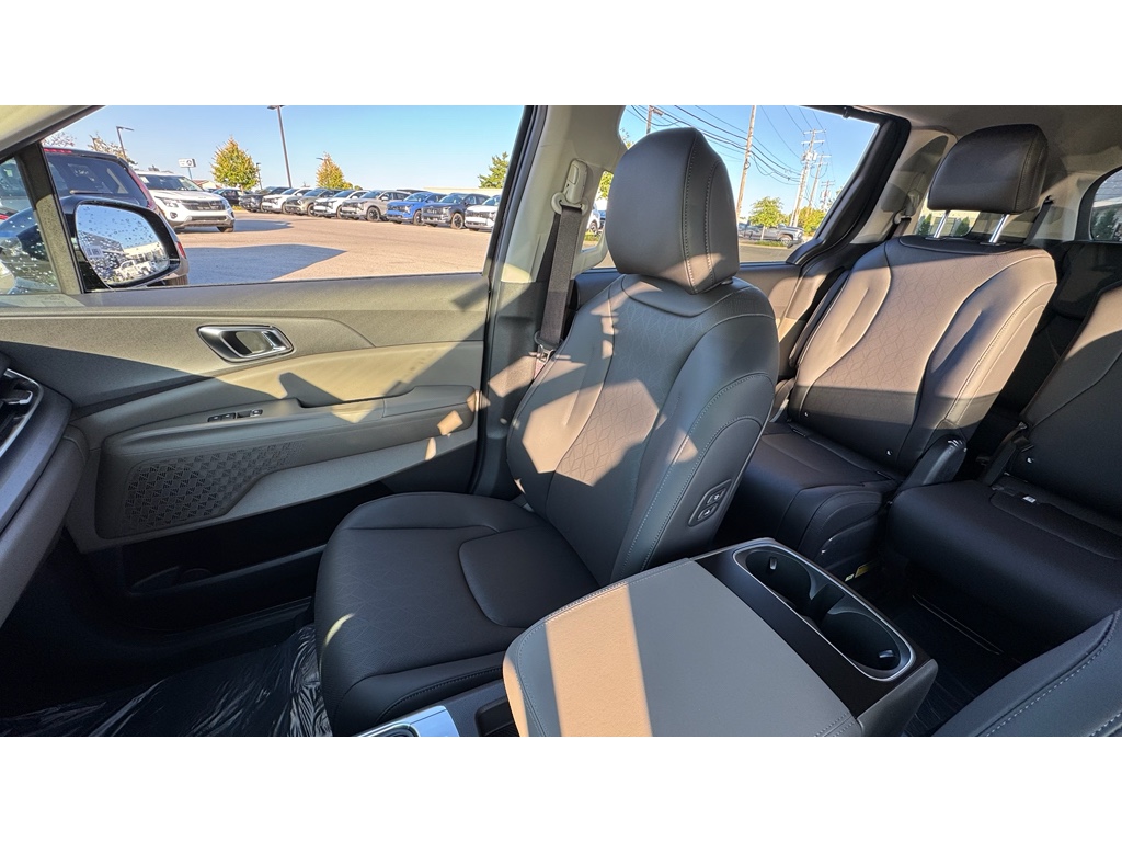 2026 Kia Carnival EX photo 5