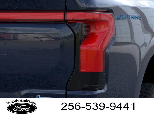 2025 Ford F-150 Lightning Lariat photo 21